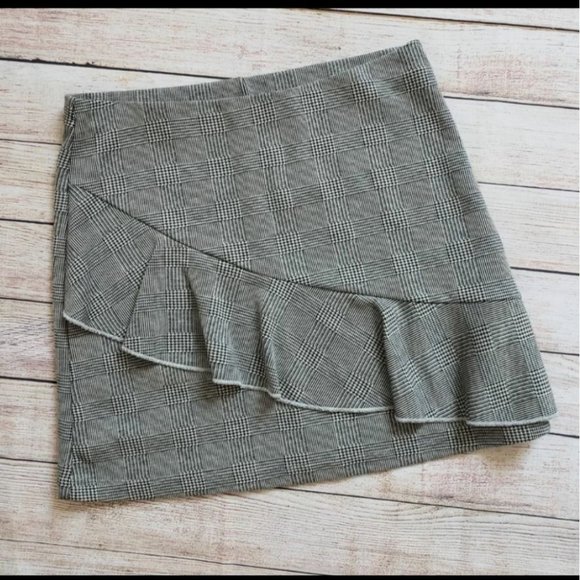 GINGHAM STYLE RUFFLE FRONT WOMENS MINI SKIRT - Picture 3 of 4